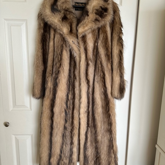 Women’s Vintage Tanuki Racoon Long Fur Coat - Picture 9 of 12